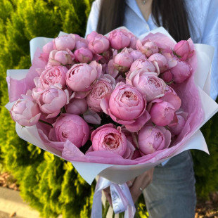 Букет из веток премиальной кустовой пион розы Silva Pink