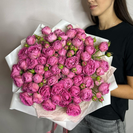 Букет из 19 кустовых пион роз