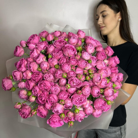 Букет из 25 кустовых пион роз