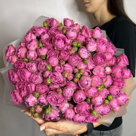 Букет из 25 кустовых пион роз