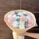 Нежный букет из кустовой хризантемы, эвкалипта и диантуса