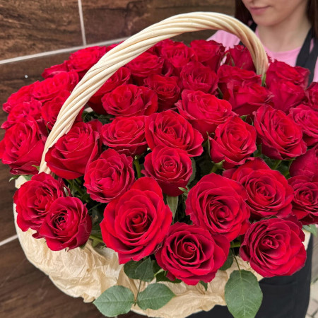 Роскошная корзина из 51 красной розы в Краснодаре
